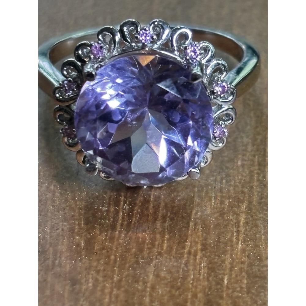 Elegant 925 Sterling Silve Amethyst Ring  With Amethyst Accents Size 8